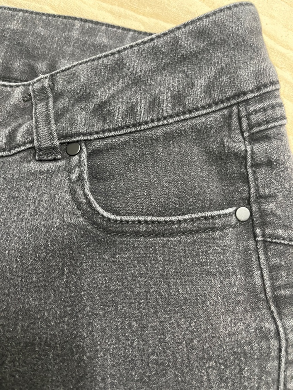d. jeans Black Cropped Capris - Picture 5 of 11